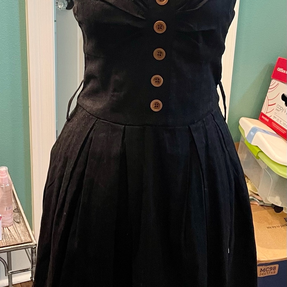 2 Charlotte Russe WHITE PLEAT & BLACK BUTTON DETAIL - Picture 7 of 8